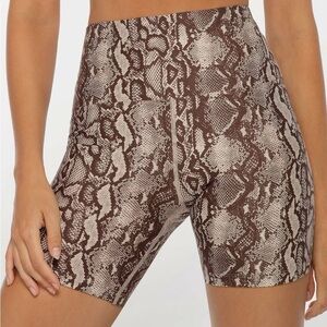 lorna jane print viper bike shorts
